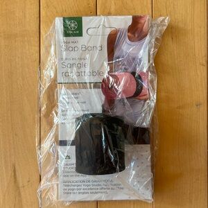 Gaiam Yoga Slap Strap in Black